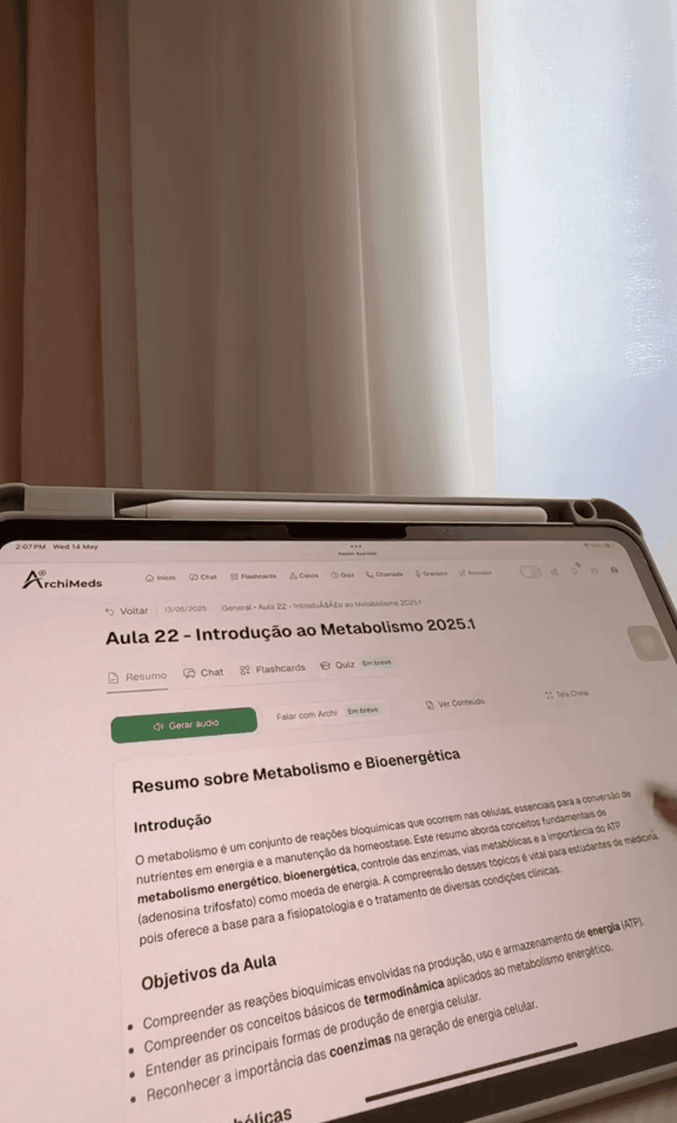 Depoimento em vídeo de gii.maschietto - estudante de medicina usando ArchiMeds no TikTok